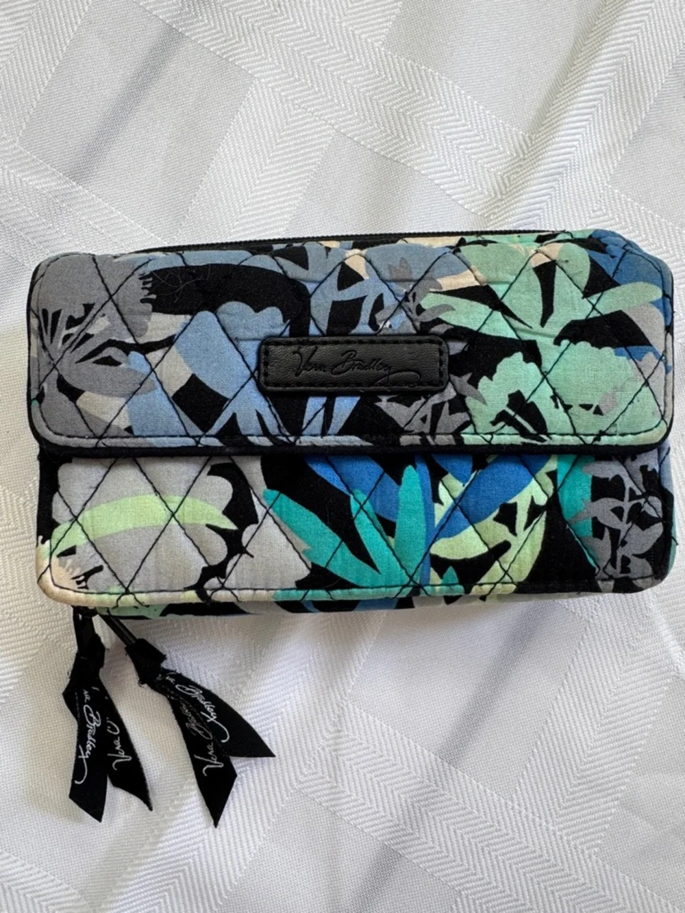 Vera Bradley Quilted Floral Zip Wallet Clutch.